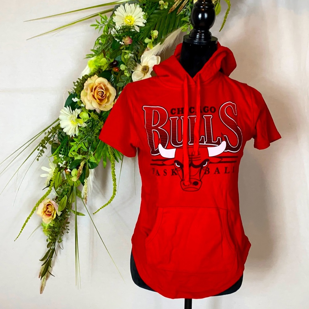 Chicago Bulls tshirt hoodie Sz. Small